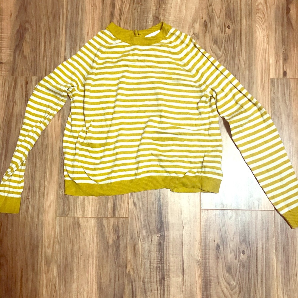 Really cute sweater with open back!